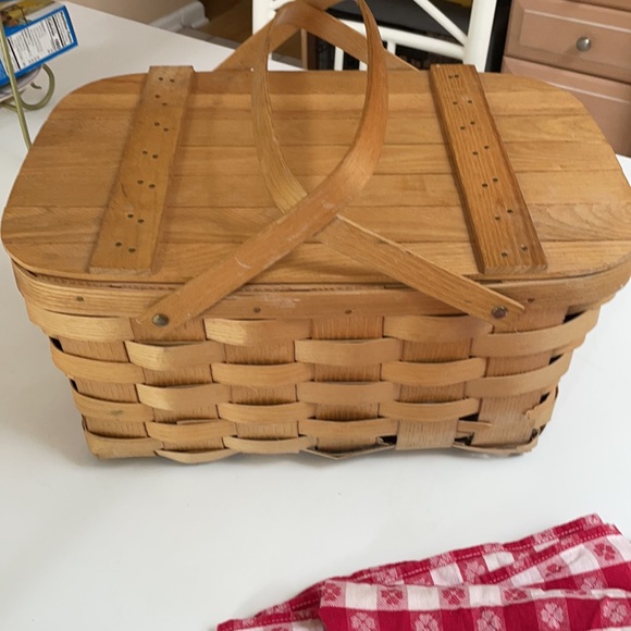 Vintage Wicker picnic basket - Picture 1 of 15
